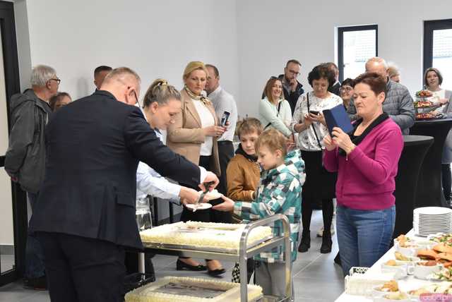 [FOTO] Uroczyste otwarcie Centrum Sportu i Rekreacji ze świetlicą wiejską w Szczepanowie. Zobaczcie, jak prezentuje się nowy obiekt