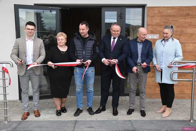 [FOTO] Uroczyste otwarcie Centrum Sportu i Rekreacji ze świetlicą wiejską w Szczepanowie. Zobaczcie, jak prezentuje się nowy obiekt