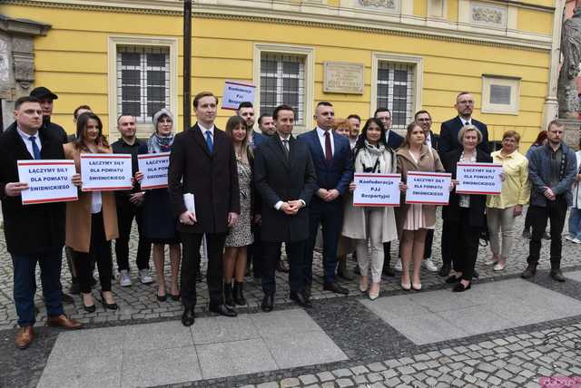 [WIDEO, FOTO] Wicemarszałek Bosak wspiera kandydatów do rady powiatu. Przedstawiono postulaty wyborcze komitetu