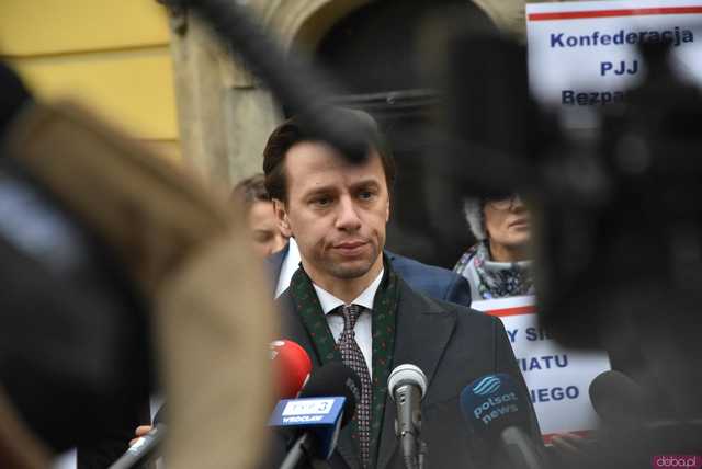 [WIDEO, FOTO] Wicemarszałek Bosak wspiera kandydatów do rady powiatu. Przedstawiono postulaty wyborcze komitetu