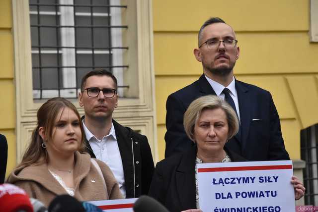 [WIDEO, FOTO] Wicemarszałek Bosak wspiera kandydatów do rady powiatu. Przedstawiono postulaty wyborcze komitetu