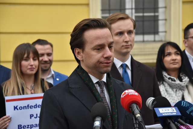 [WIDEO, FOTO] Wicemarszałek Bosak wspiera kandydatów do rady powiatu. Przedstawiono postulaty wyborcze komitetu