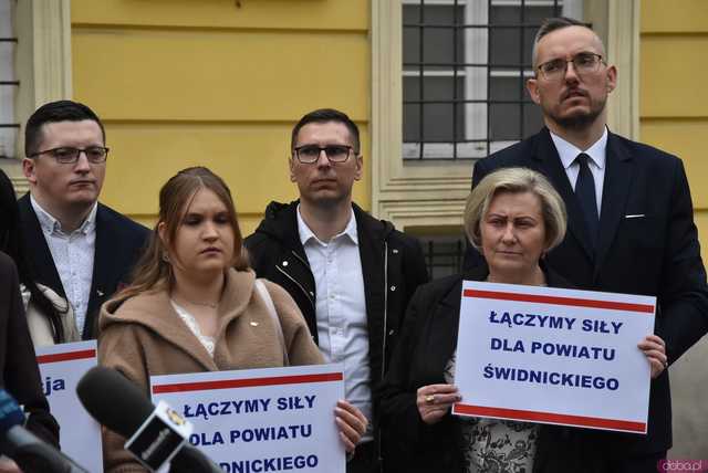 [WIDEO, FOTO] Wicemarszałek Bosak wspiera kandydatów do rady powiatu. Przedstawiono postulaty wyborcze komitetu