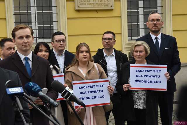 [WIDEO, FOTO] Wicemarszałek Bosak wspiera kandydatów do rady powiatu. Przedstawiono postulaty wyborcze komitetu