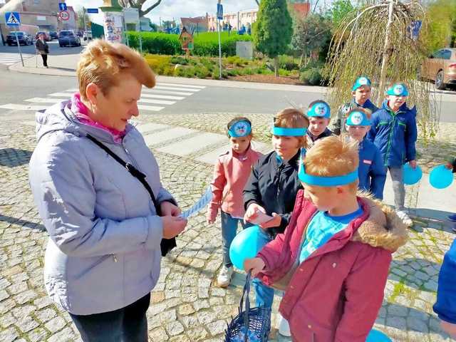 [FOTO] Uczniowie ze Szkoły Podstawowej w Żarowie obchodzili Światowy Dzień Świadomości Autyzmu