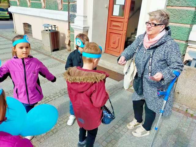 [FOTO] Uczniowie ze Szkoły Podstawowej w Żarowie obchodzili Światowy Dzień Świadomości Autyzmu
