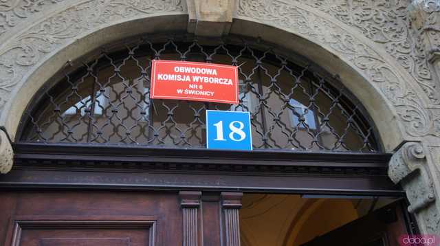 [FOTO] Mieszkańcy powiatu poszli do urn. Znamy frekwencję do godziny 12.00!