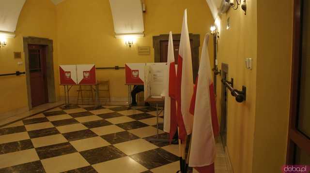 [FOTO] Mieszkańcy powiatu poszli do urn. Znamy frekwencję do godziny 12.00!