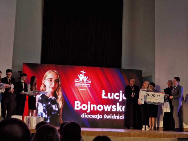 [FOTO] Uczennice II LO w Świdnicy z sukcesami na olimpiadach naukowych