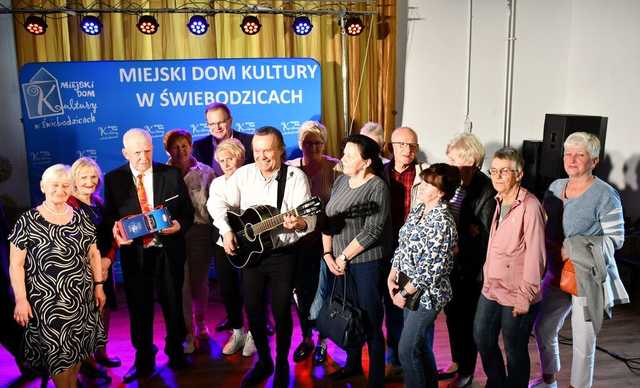 [FOTO] Janusz Cedro porwał świebodzicką publiczność