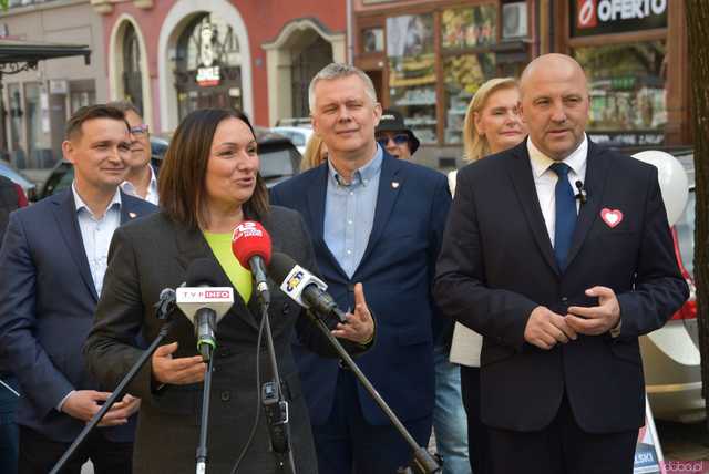 [WIDEO, FOTO] Parlamentarzyści i działacze Koalicji Obywatelskiej wspierają kandydaturę Jana Dzięcielskiego