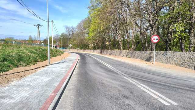 [FOTO] Zakończono przebudowę drogi powiatowej w Chwałkowie