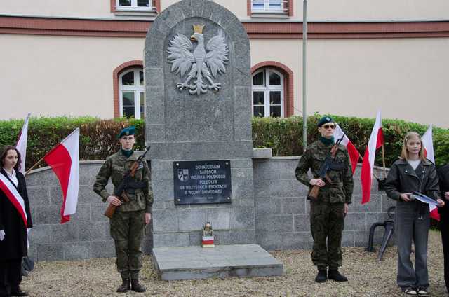 [FOTO] Uczcili pamięć poległych saperów