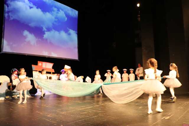 [FOTO] Młodzi aktorzy zaprezentowali swoje występy na deskach świdnickiego teatru