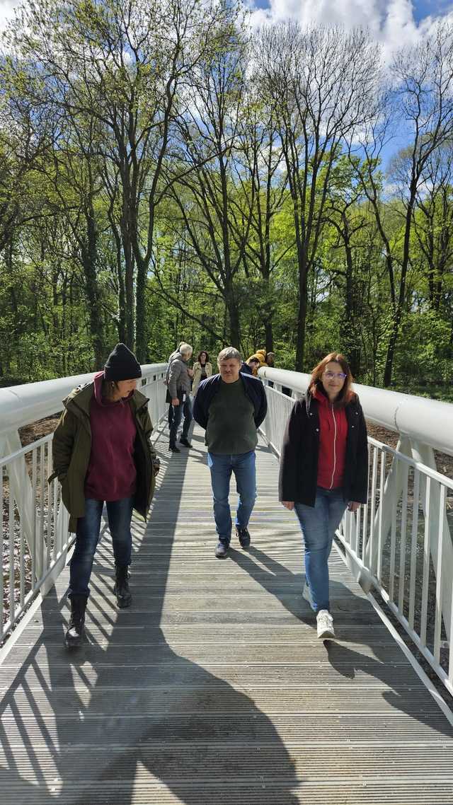 [WIDEO, FOTO] Zakończono prace przy budowie kładki pieszo-rowerowej w Wiśniowej