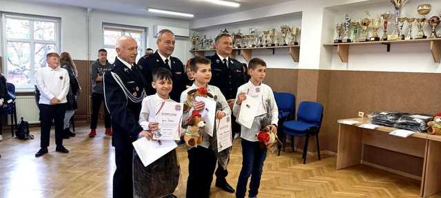 [FOTO] Uczniowie świebodzickiej podstawówki popisali się wiedzą pożarniczą