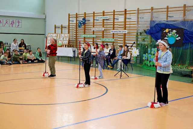 [FOTO] Uczniowie Szkoły Podstawowej w Imbramowicach obchodzili Dzień Ziemi