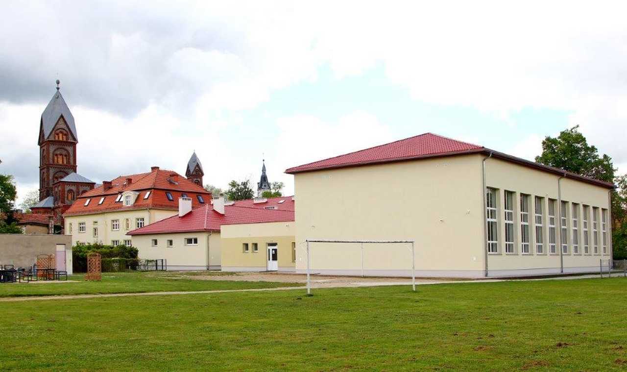 [FOTO] Trwa termomodernizacja budynku Szkoły Podstawowej w Roztoce
