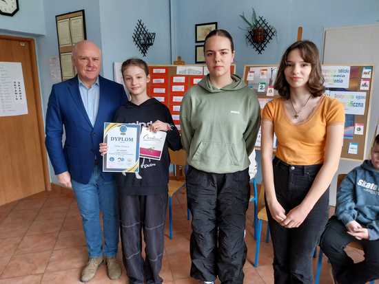 Uczniowie z Jaworzyny Śląskiej powalczą o zwycięstwo w konkursie wiedzy o Unii Europejskiej