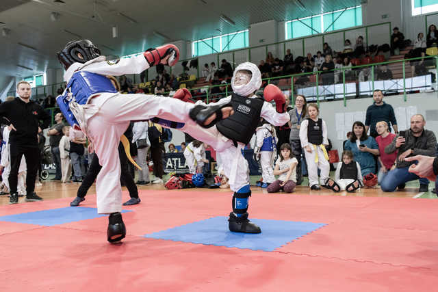 [FOTO] Udany start zawodników świnickiego Gryfa na Mistrzostwach Polski w Taekwon-do