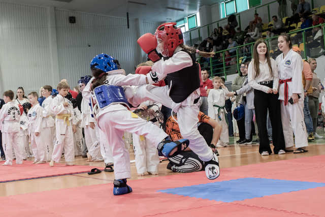 [FOTO] Udany start zawodników świnickiego Gryfa na Mistrzostwach Polski w Taekwon-do