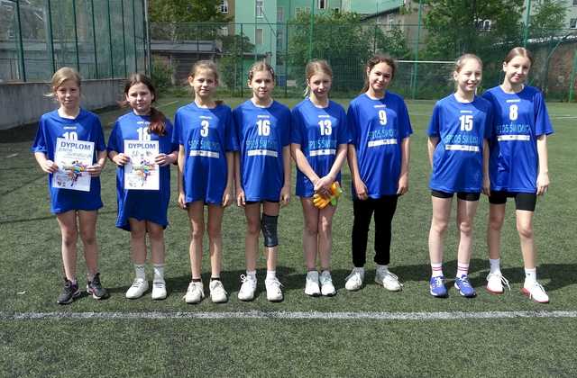 [FOTO] Dziewczęta z klas 5-6 rywalizowały w turnieju piłkarskim