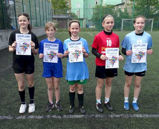 [FOTO] Dziewczęta z klas 5-6 rywalizowały w turnieju piłkarskim