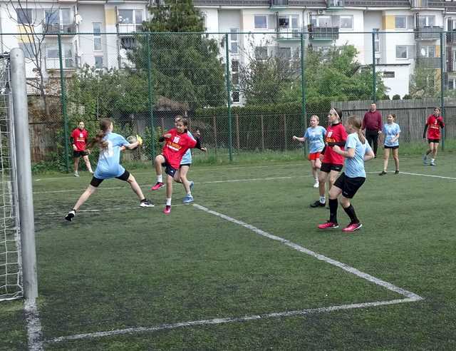 [FOTO] Dziewczęta z klas 5-6 rywalizowały w turnieju piłkarskim