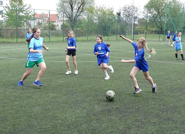 [FOTO] Dziewczęta z klas 5-6 rywalizowały w turnieju piłkarskim