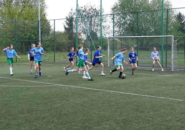 [FOTO] Dziewczęta z klas 5-6 rywalizowały w turnieju piłkarskim
