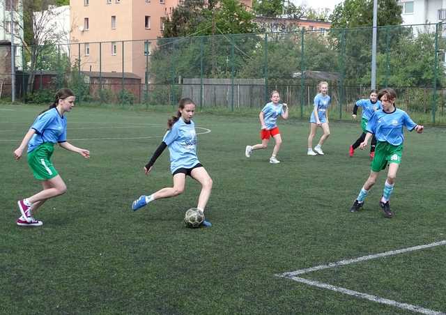 [FOTO] Dziewczęta z klas 5-6 rywalizowały w turnieju piłkarskim
