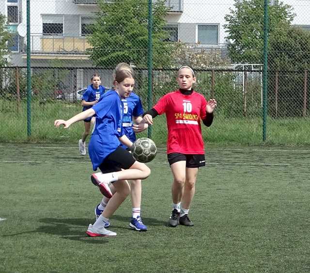 [FOTO] Dziewczęta z klas 5-6 rywalizowały w turnieju piłkarskim