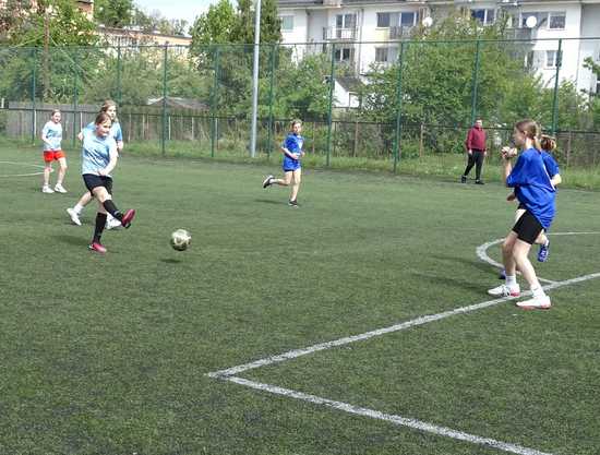 [FOTO] Dziewczęta z klas 5-6 rywalizowały w turnieju piłkarskim