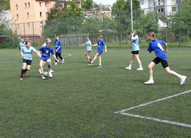 [FOTO] Dziewczęta z klas 5-6 rywalizowały w turnieju piłkarskim