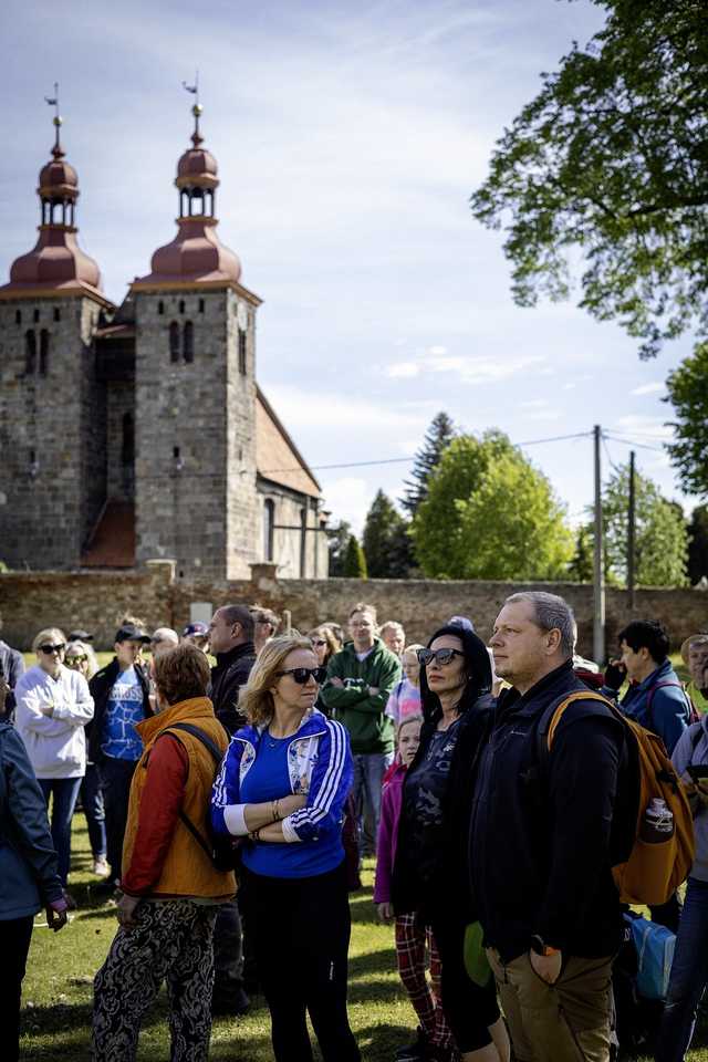 [FOTO] Przedostatnie wzgórze zdobyte! Miłośnicy lokalnej, pieszej turystyki stanęli na szczycie Wierzbnika
