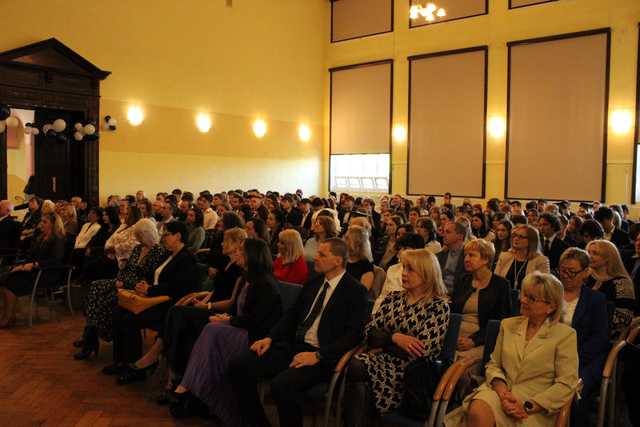[FOTO] Maturzyści z Banacha zakończyli rok szkolny