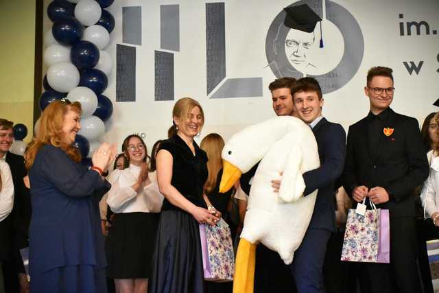 [FOTO] Maturzyści z Banacha zakończyli rok szkolny