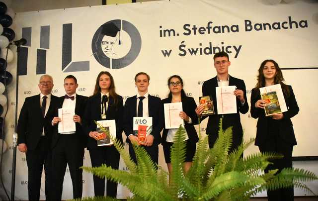 [FOTO] Maturzyści z Banacha zakończyli rok szkolny
