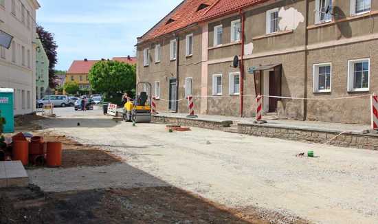 [FOTO] Trwają prace na ul. Kościelnej w Dobromierzu