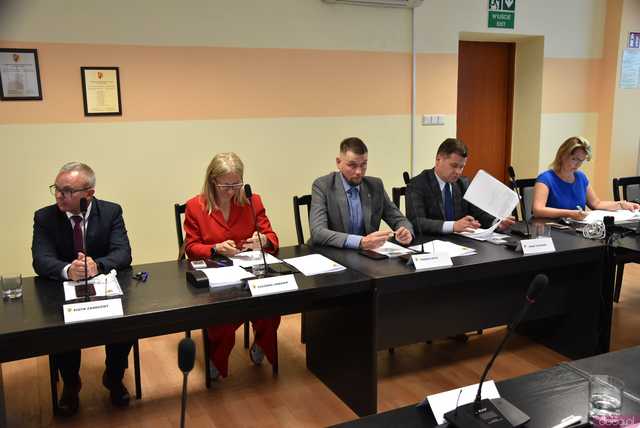 [FOTO] Ślubowanie nowego burmistrza i radnych oraz wybór przewodniczącego Rady Miejskiej Żarowa