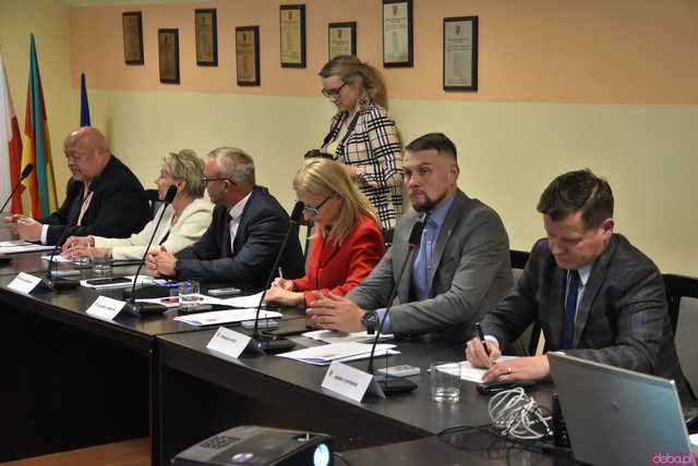 [FOTO] Ślubowanie nowego burmistrza i radnych oraz wybór przewodniczącego Rady Miejskiej Żarowa