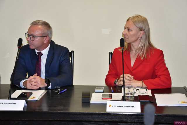 [FOTO] Ślubowanie nowego burmistrza i radnych oraz wybór przewodniczącego Rady Miejskiej Żarowa