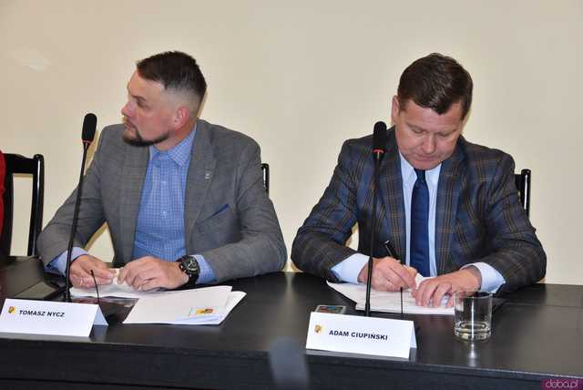 [FOTO] Ślubowanie nowego burmistrza i radnych oraz wybór przewodniczącego Rady Miejskiej Żarowa