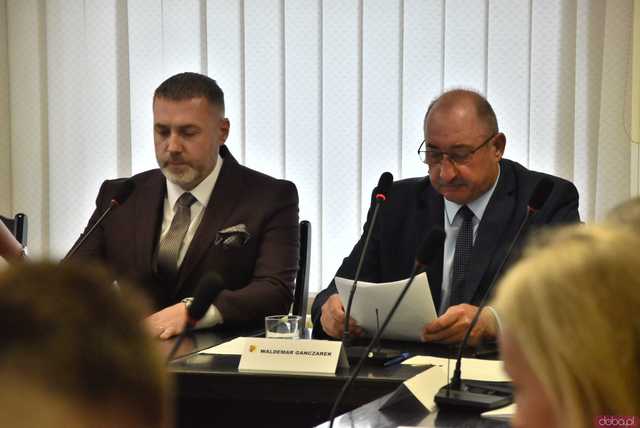[FOTO] Ślubowanie nowego burmistrza i radnych oraz wybór przewodniczącego Rady Miejskiej Żarowa