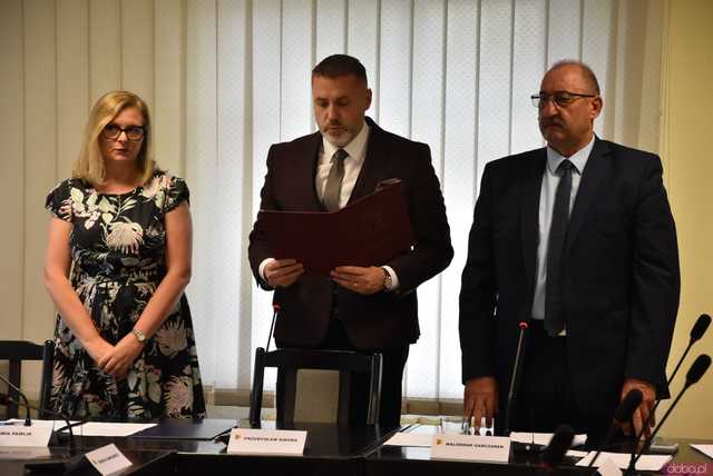 [FOTO] Ślubowanie nowego burmistrza i radnych oraz wybór przewodniczącego Rady Miejskiej Żarowa