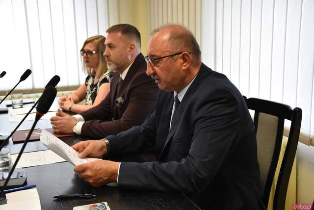[FOTO] Ślubowanie nowego burmistrza i radnych oraz wybór przewodniczącego Rady Miejskiej Żarowa