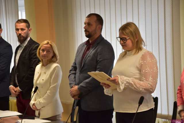 [FOTO] Ślubowanie nowego burmistrza i radnych oraz wybór przewodniczącego Rady Miejskiej Żarowa