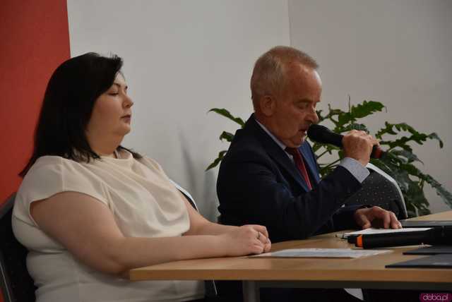 [FOTO] Nowi radni i burmistrz Jaworzyny Śląskiej złożyli ślubowania. Wybrano również przewodniczącego rady miejskiej