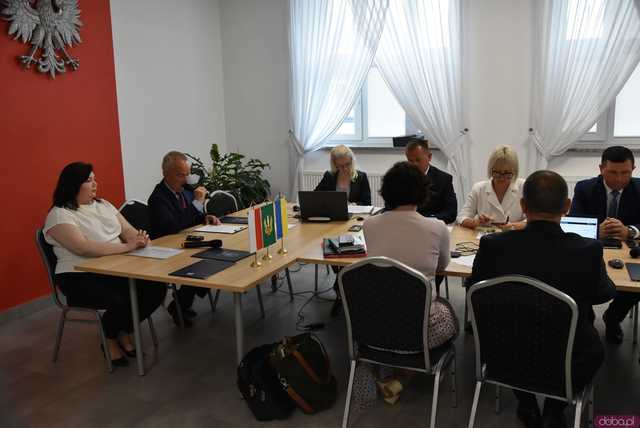 [FOTO] Nowi radni i burmistrz Jaworzyny Śląskiej złożyli ślubowania. Wybrano również przewodniczącego rady miejskiej