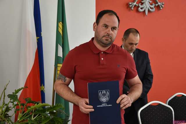 [FOTO] Nowi radni i burmistrz Jaworzyny Śląskiej złożyli ślubowania. Wybrano również przewodniczącego rady miejskiej